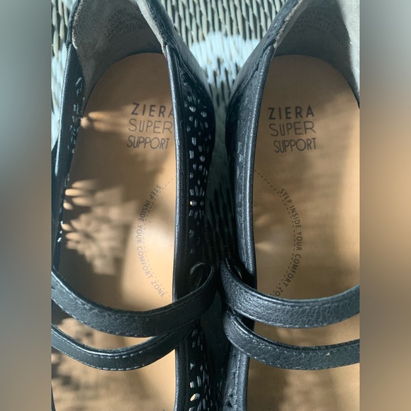 Ziera Black Cutout Mary Jane Flats - Picture 6 of 8